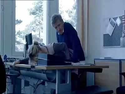 Sevgililer porno amatör çekim gününde koç boş sınıfta öğrenciye sızıyor