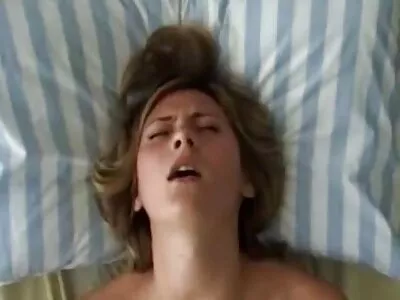 Iki büyük musluklar oyun oynarken büyük turk sex amatör ganimet bebek kesintiye