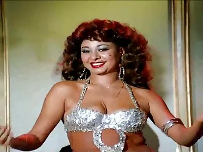 Büyük göğüsler ile mürekkeplenmiş sarışın bebek amatör sex hd Karma RX sert becerdin alır