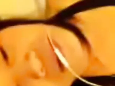 Cazip esmer havuzda amatör porno türk kel adam tarafından delinmiş kedi alır