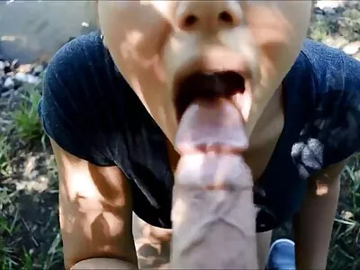 Seksi sarışın cooze siyah iç çamaşırı içinde, kalın bir erkek eti türkçe porno amatör parçası esiyor