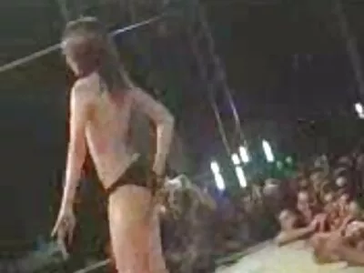 Genç adamla rekabet etmemeliydi, bu yüzden assfucked amatör çekim sex izle olmak zorunda kaldı