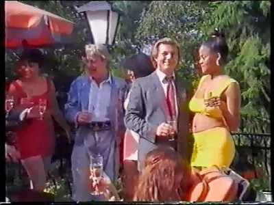 Tüm komşular iniltileri duysun diye amın içine girme sessiz olamaz amatör ev çekimi porno