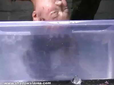 deldi meme ile ince kız siyah amatör sexs boğa için bacaklarını yayılır