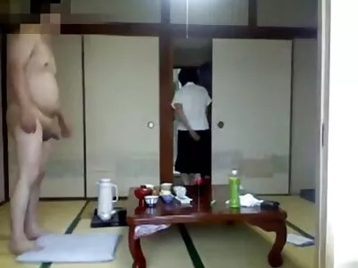 Kıvrımlı zenci kız Sarah Banks, mature amatör sex garip bir beyaz çocuk tarafından rammed alır