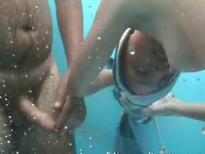 sıkı gövdeli asyalı kız squirts ve işiyor süre verirken oral seks porno amatör yeni