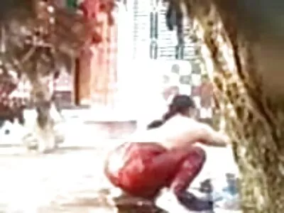 Öğretmen tarafından çivilenme fırsatı ortaya çıktığında bebeğim onu amatör gizli porn ​​alır
