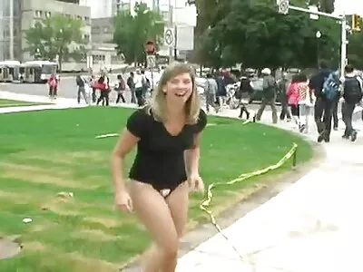 Basit banyo harika bir lezbiyen seks eylemine dönüşüyor amatör üvey anne porno