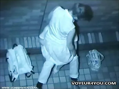 Dövmeli esmer gizli amatör sex genç erkek arkadaş ile kirli alır