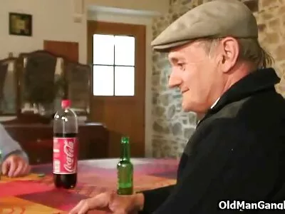 Keiran Lee yerli amatör sex kıçından esmer dolgun Asyalı Kaylani Lei sikikleri