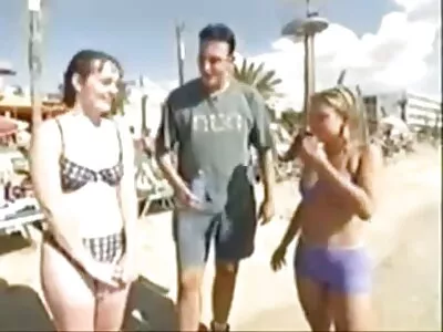 Sarışın fahişe beş süper azgın adam tarafından türbanlı amatör sex çete sikişiyor