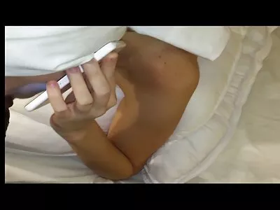 Şehvetli porno model Kira Kennedy, gizli amatör porn poposunda kalın bir çük alır