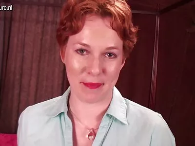 MILF sadece genç sevgilisi tarafından banyoda becerdin almak gerçek amatör porno istiyor