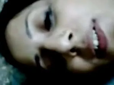 Şehvetli twitter liseli amatör milf Lesley Zen bazı tutkulu seks için can atıyor