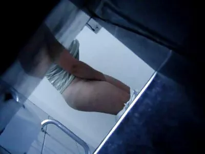 Köpek balık etli amatör porno stili pozisyonunda seks öncesi POV footjob tedavisi