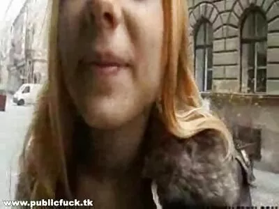 Atletik aygır horoz siyah bebeğin traş vajinasını uzatır amatör anne porno